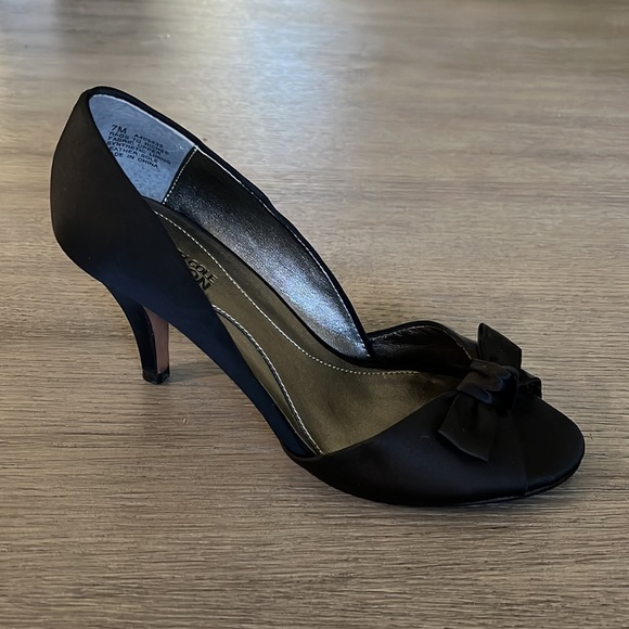 Kenneth Cole Reaction Peep toe pumps - Picture 5 of 5